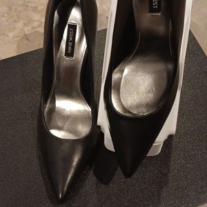 Nine West beautiful black pumps size 9.5